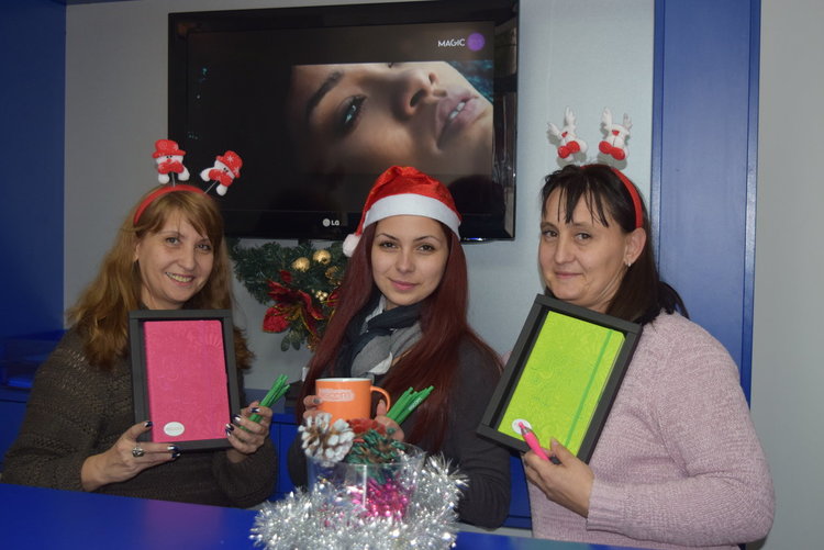 Коледно настроение в ЕСКОМ, на касите изненади за всеки