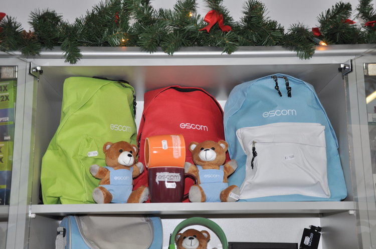 Коледно настроение в ЕСКОМ, на касите изненади за всеки 