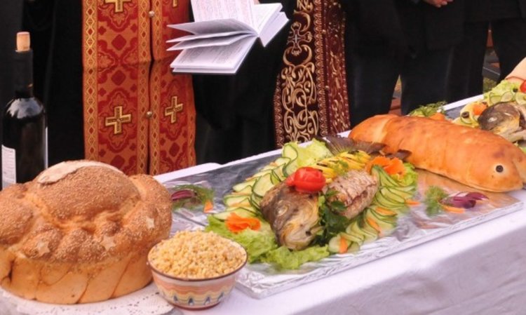 Над 200 000 именици у нас вдигат тост на Никулден. Наздраве!