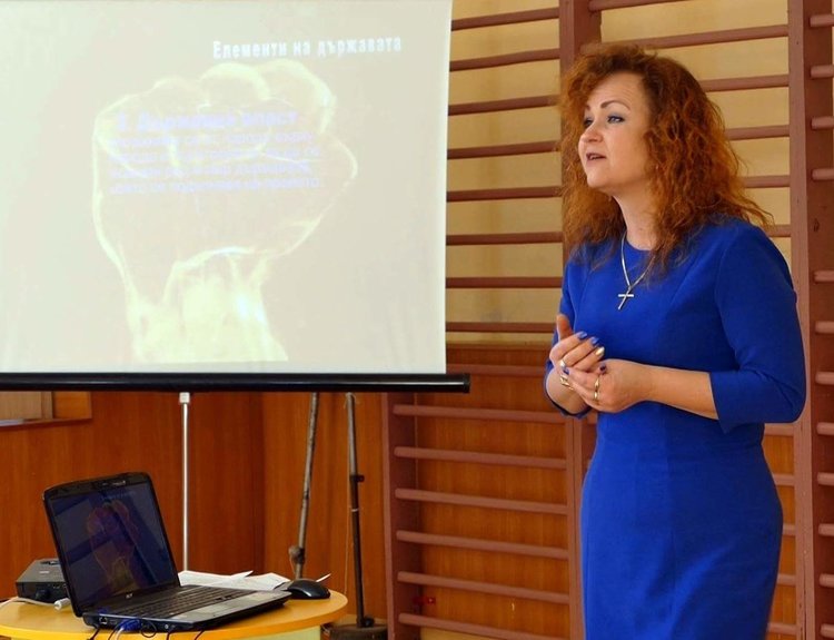 С основните понятия в правото се запознаха учениците от Дебър