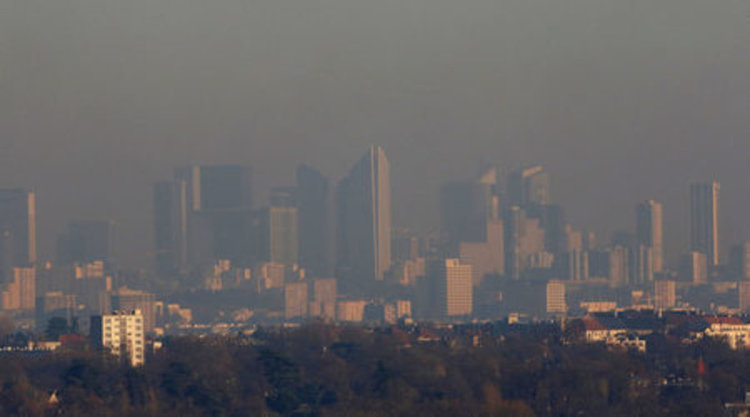Заради смог Париж спира днес колите с нечетни номера