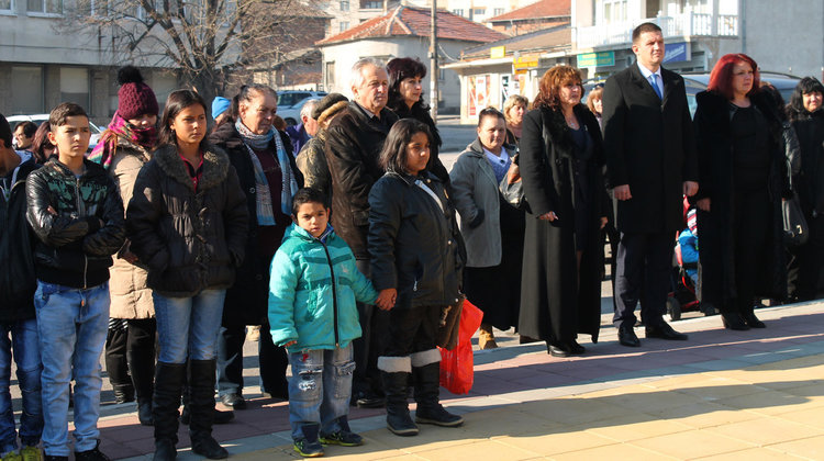 Рецитал и подаръци за празника на Симеоновград