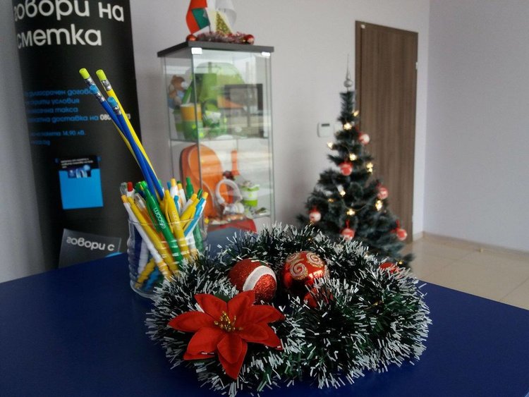 Коледно настроение в ЕСКОМ, на касите изненади за всеки