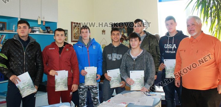 10 възпитаници на Профилирана езикова гимназия "Д-р Иван Богоров" в Димитровград са отличени по Наредбата за деца с изявени дарби