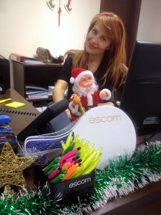 Коледно настроение и подаръци очакват на касите клиентите на ЕСКОМ