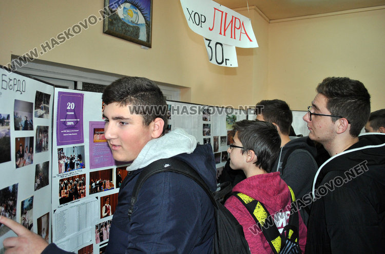 600 гимназисти от Езиковата са пели в хор “Лира” за 30 г.