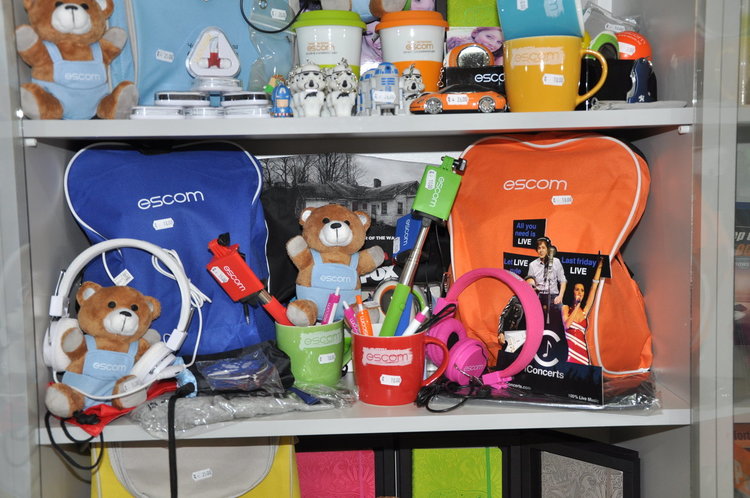 Коледно настроение в ЕСКОМ, на касите изненади за всеки