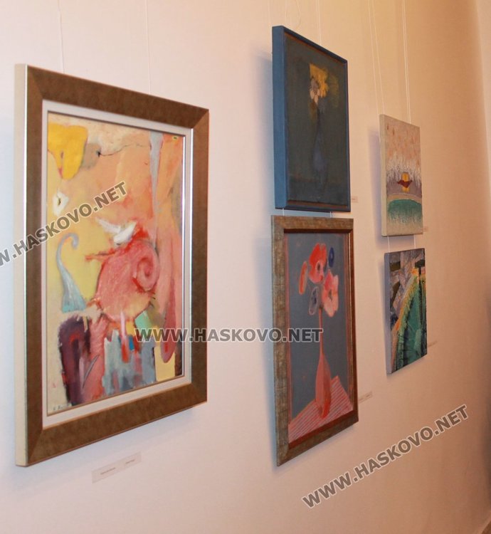 38 картини представя Коледна изложба в Димитровград