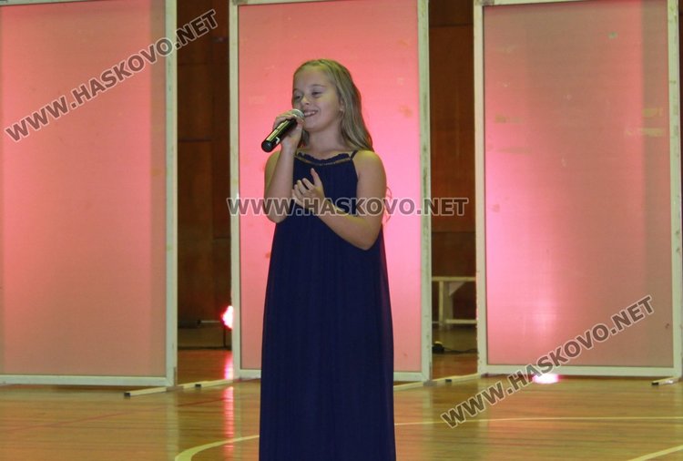 Ивон Иванова по време на благотворителна изява в Димитровград, снимка -архив