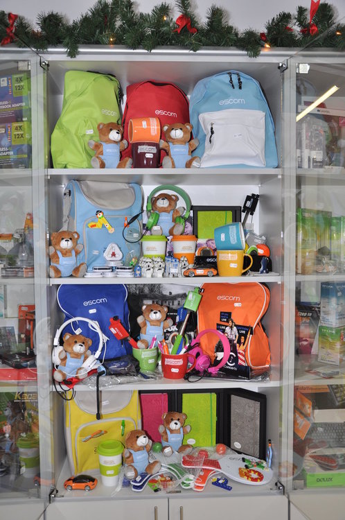 Коледно настроение в ЕСКОМ, на касите изненади за всеки