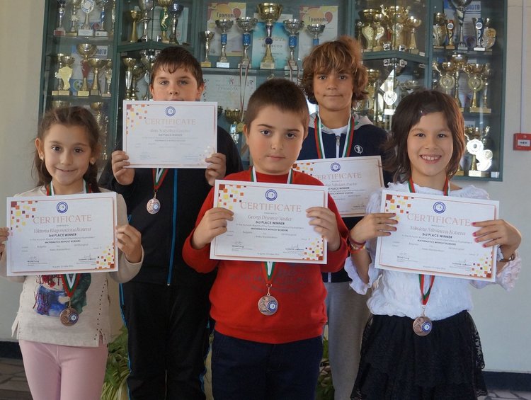 Носителите на бронзови медали в състезанието