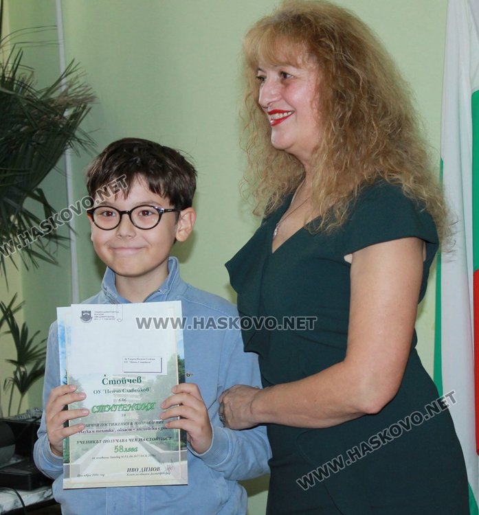 49 славейковци получиха стипендии по наредбата за даровити деца