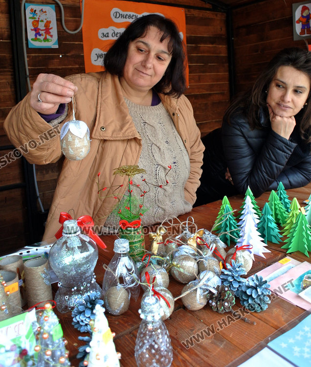 Децата от Дом „Марина“ събират за сензорна стая с ръкоделия в коледния базар