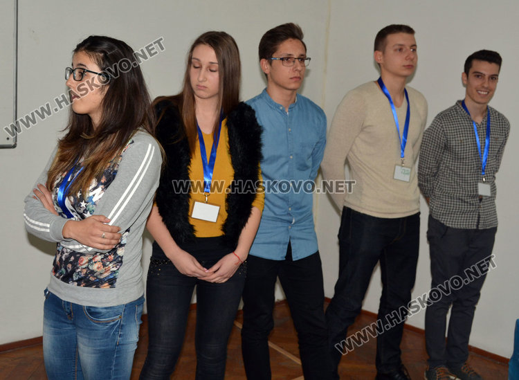 Хасковски ученици спасяват бедни деца в Африка с кораб