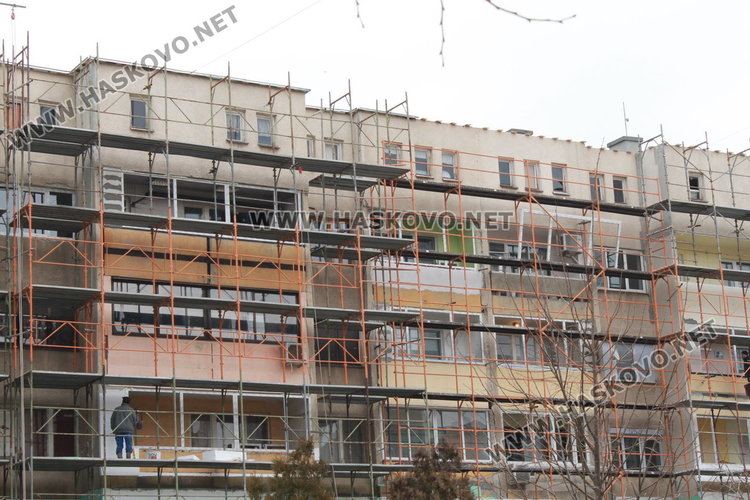 По 21 жилищни сгради санирането продължава поне до края на януари месец