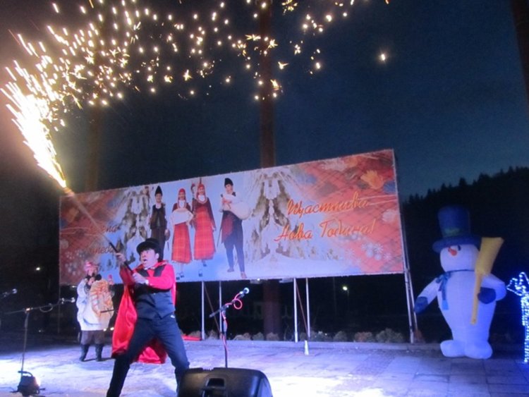 Със заря запалиха светлините на коледната елха в Смолян