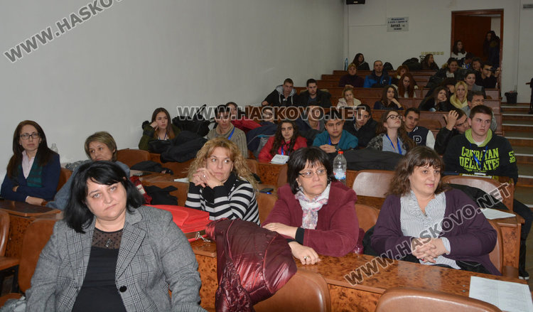 Хасковски ученици спасяват бедни деца в Африка с кораб