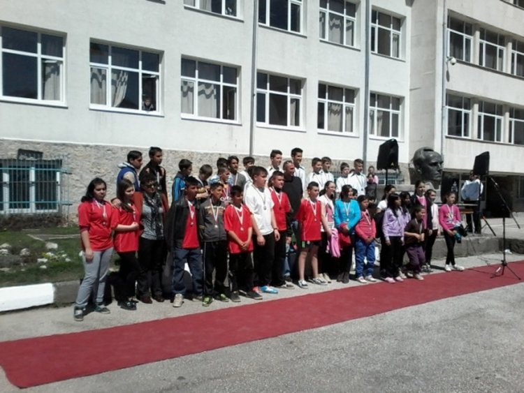 Смолянско училище с награда за развитие на спорта за хора с увреждания