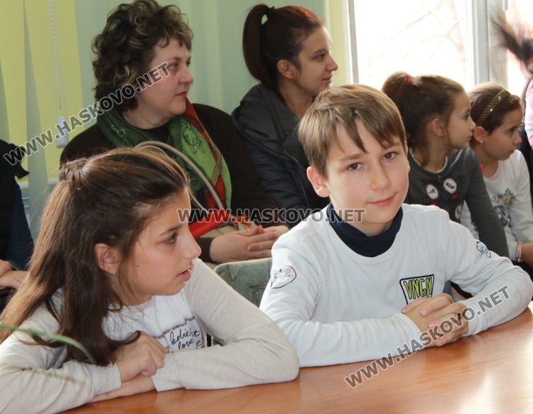 49 славейковци получиха стипендии по наредбата за даровити деца