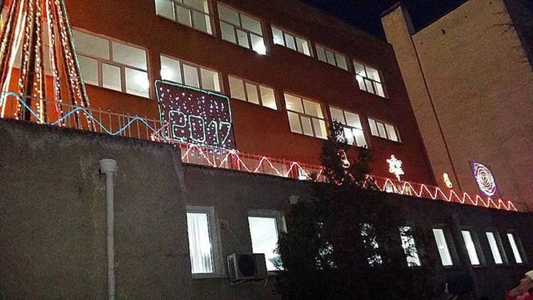 Елхата на "Славейков" грейна - нова, екологична и блестяща