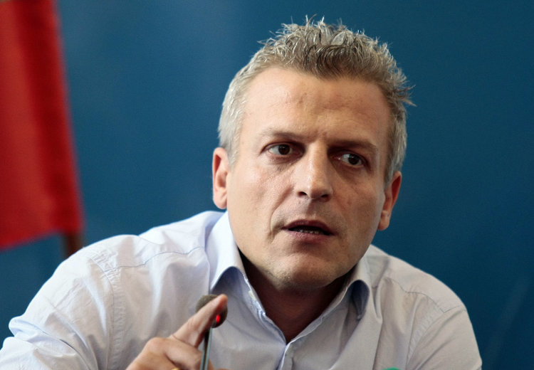 Заразената с малария кръв е прелята само на починалия