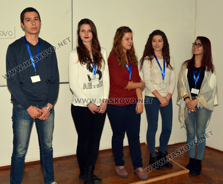 Хасковски ученици спасяват бедни деца в Африка с кораб