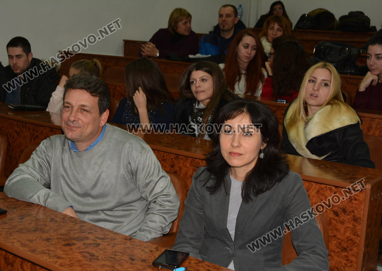 Хасковски ученици спасяват бедни деца в Африка с кораб