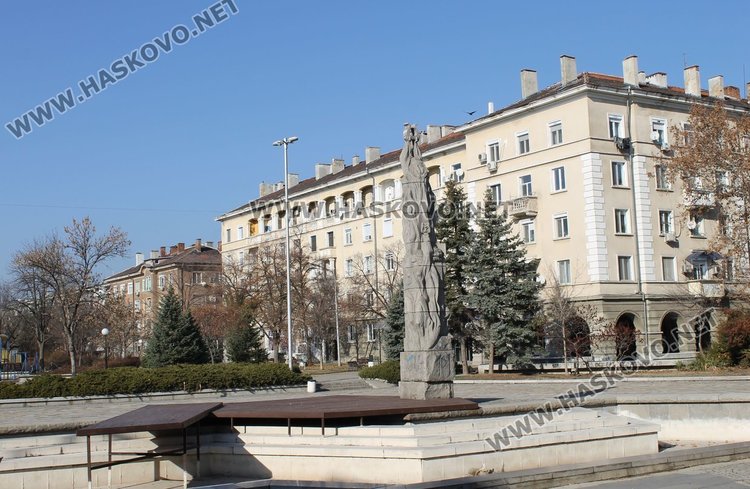 Ремонт ще има и на площад "Поезия"