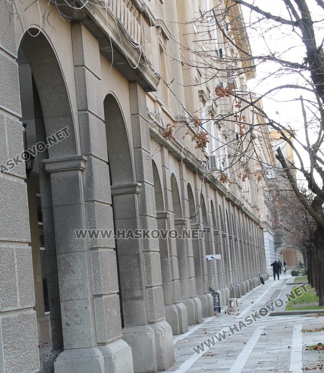 Колонадите и от двете страни ще бъдат почистени с помощта на нова технология