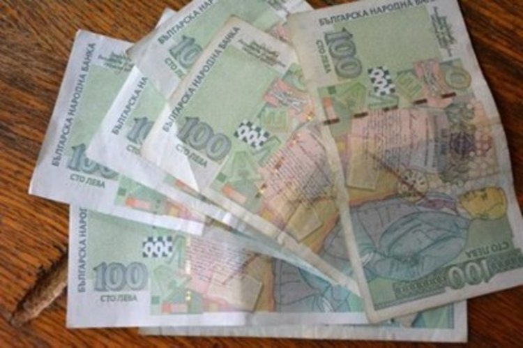 Учители от с. Бял извор от 6 месеца не са получавали заплати  