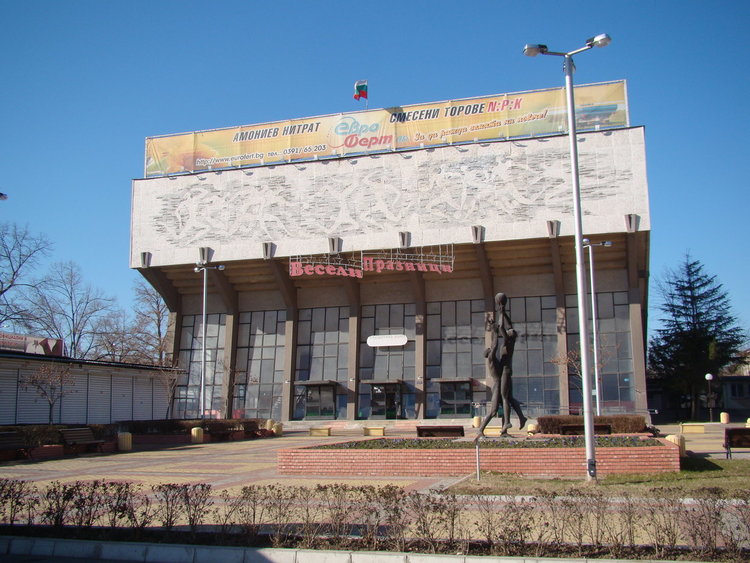 Отпуснаха 3 000 000 лв. за ремонт на Спортна зала "Младост"