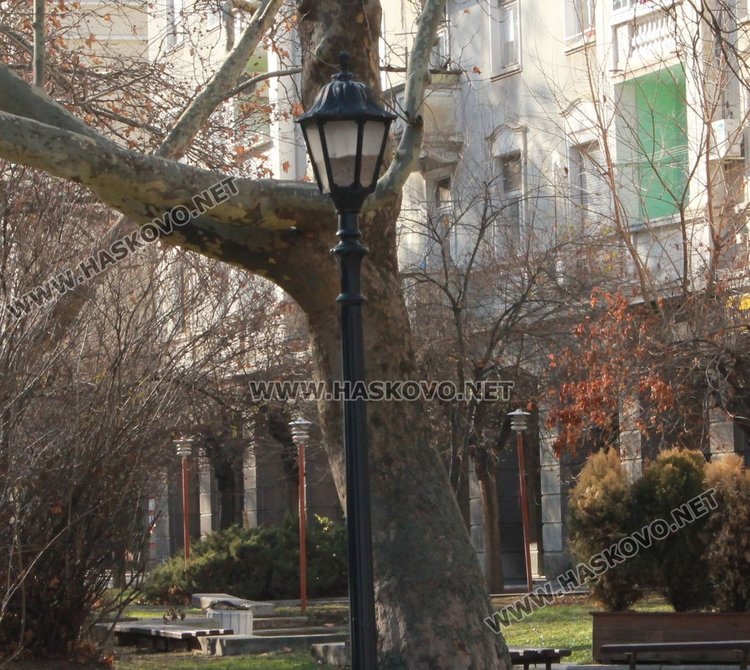 Предстои и монтиране на ново осветление и пейки