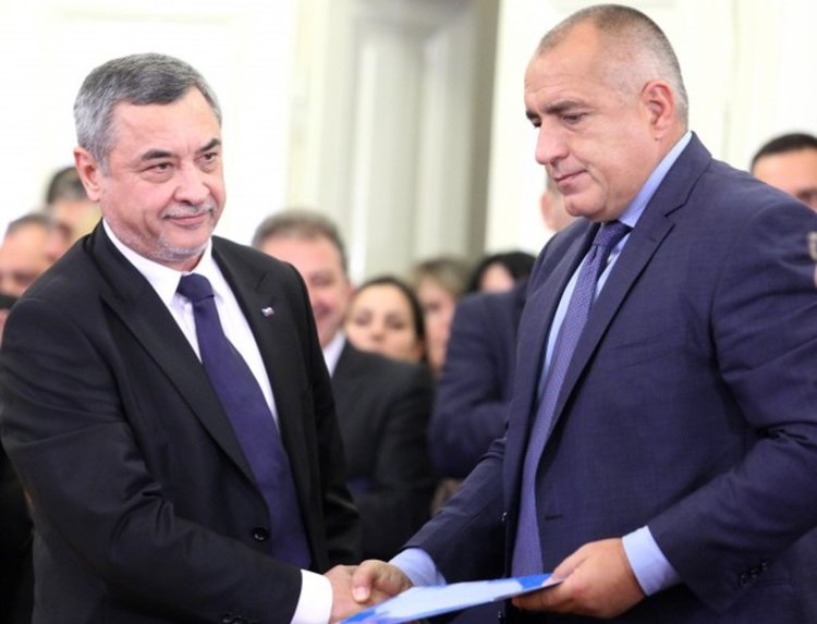 Симеонов: Борисов да стане почетен председател като Доган