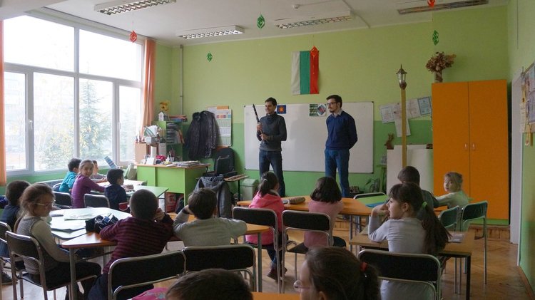 Музикантите от Забавно-духовия оркестър на Димитровград Веско Митев и Недко Перчемлиев гостуваха на алековци