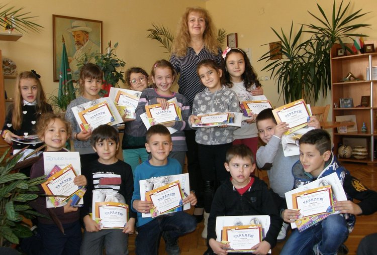 18 ученици от ОУ "П.Славейков" се представиха отлично в първия етап на състезанието "Таралеж- общество"