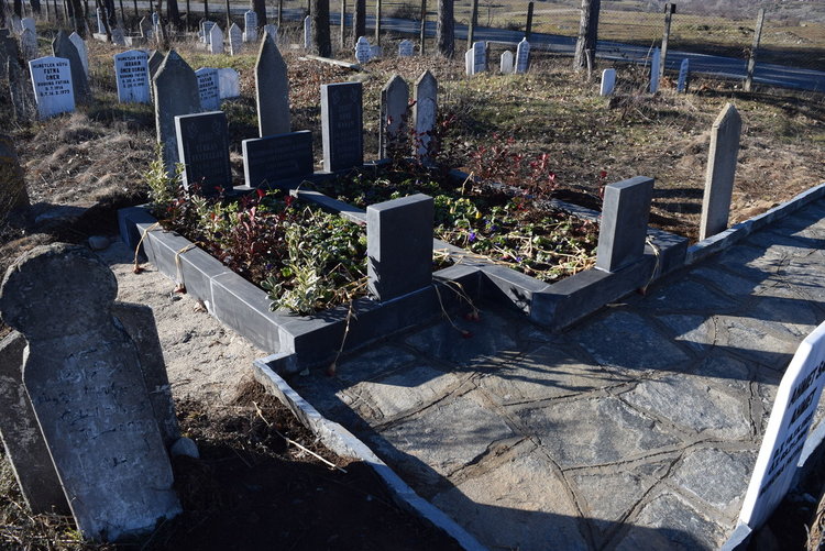 Гробът на невръстната Тюркян