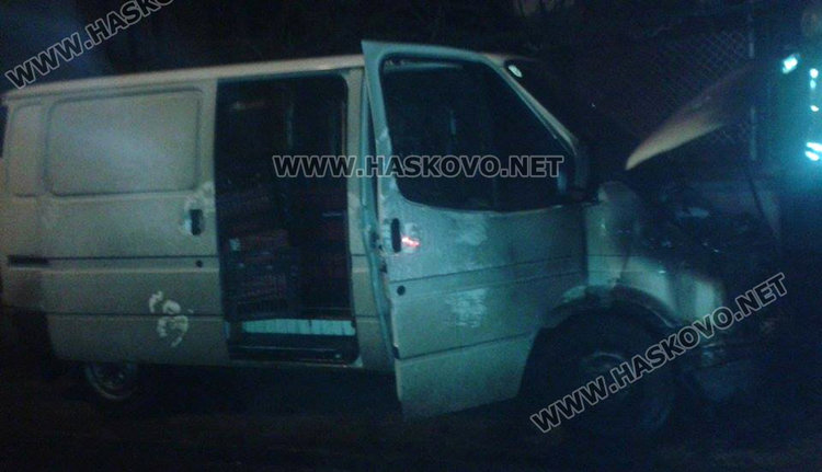 Запаленият бус на хлебаря през 2015-а