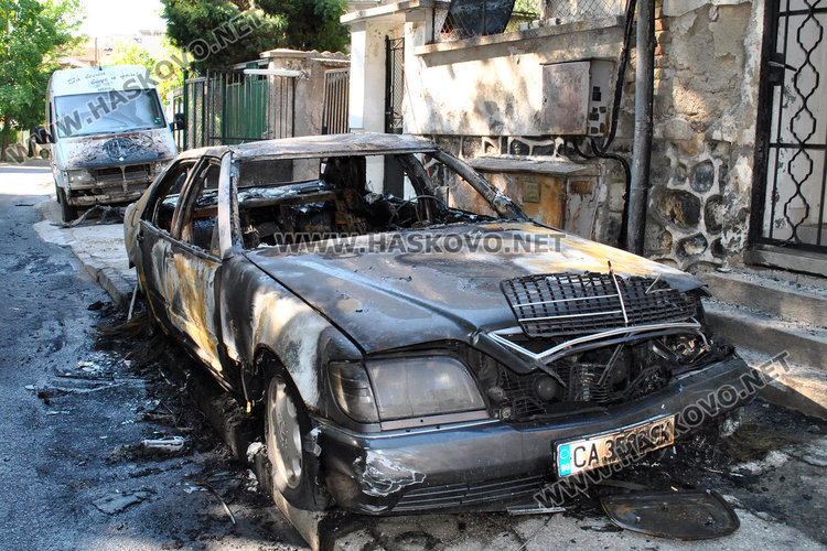 Опожарен бе и автомобилът на Веселин Илчев пред дома му, през месец май 2015-а