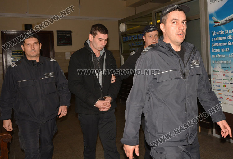 Задържаният с 12 кг хероин на границата остава в ареста