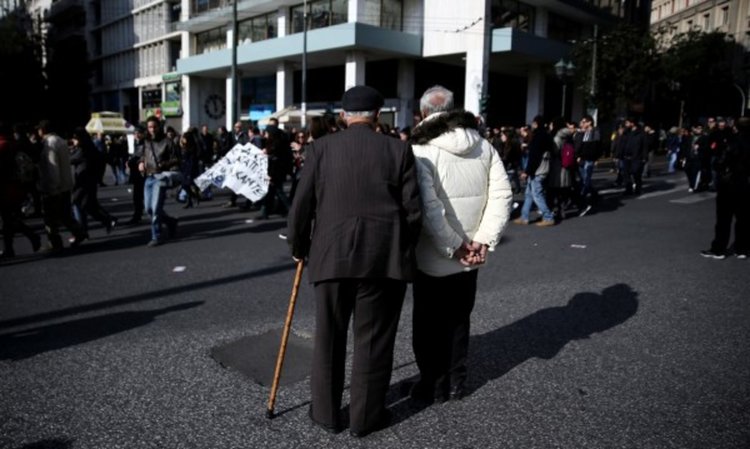 В Гърция дават 13-а пенсия – "подаръче" по €380