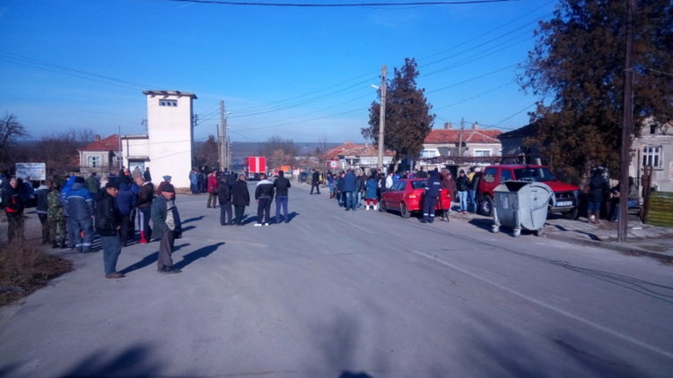 Рязка маневра може да е причина за искрите на влака в Хитрино/обновена /