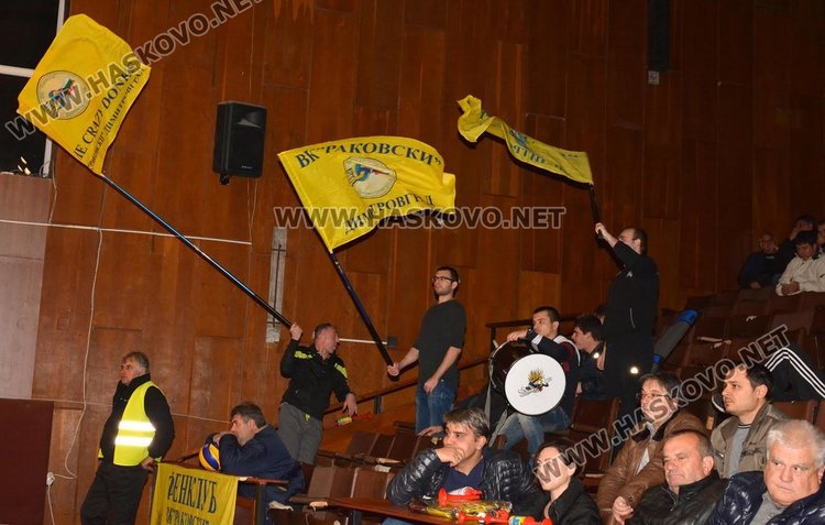 Най-запалените фенове на отбора не липсваха в зала и днес