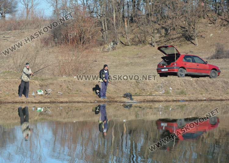 Топлото в неделя заведе хасковлии край язовирите и в парка