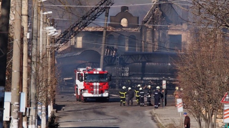 Още по-сложно стана, газ тече от две цистерни в Хитрино