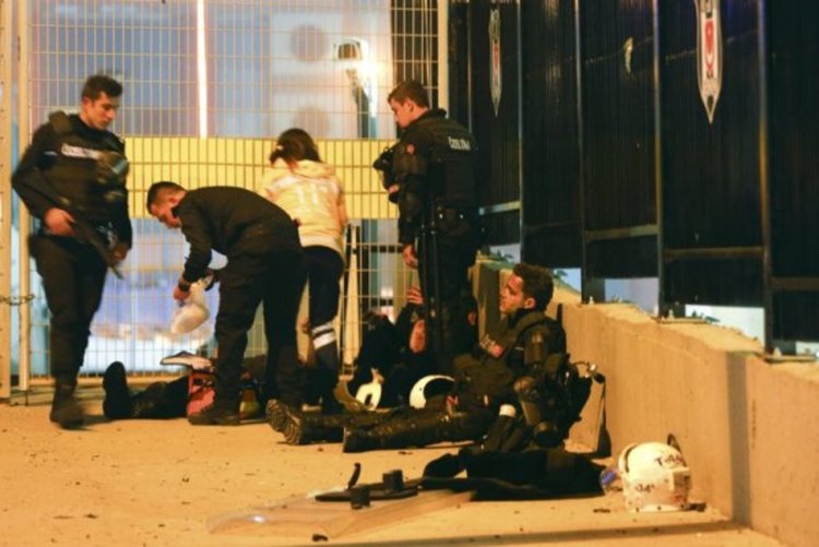 Атентатори убиха над 38 души след мач на Бешикташ в Истанбул