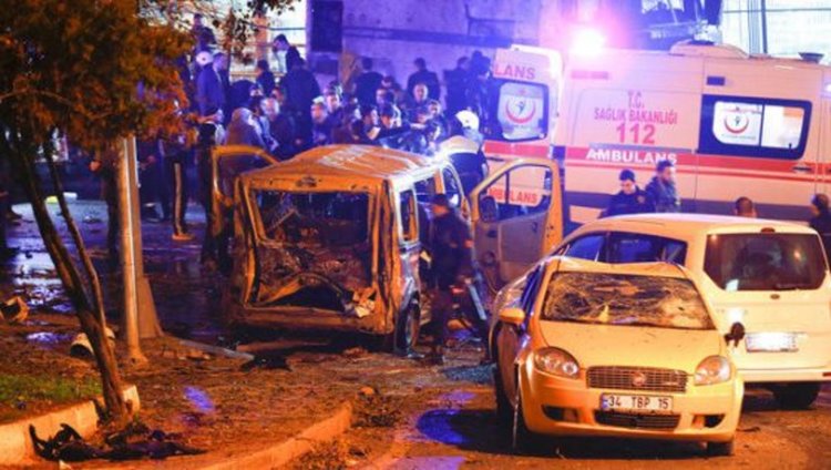 Атентатори убиха над 38 души след мач на Бешикташ в Истанбул