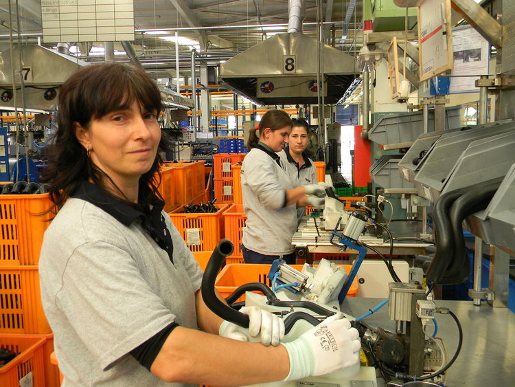 Глад за работници в „Теклас”,шивашките цехове с хроничен недостиг на кадри