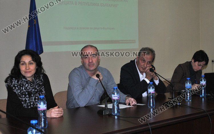 Обучават приемните родители за отглеждане на деца с увреждания