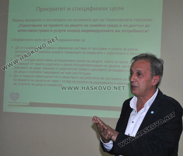 Обучават приемните родители за отглеждане на деца с увреждания