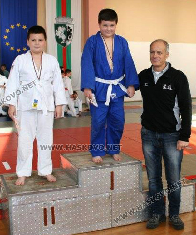 Хасковските джудисти станаха отборни шампиони на Коледен турнир